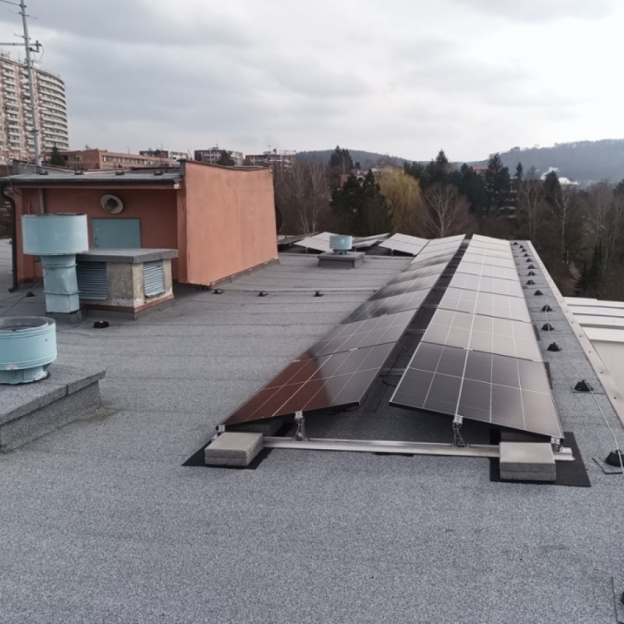 Fotovoltaika na střeše bytového domu - jak sdílet vyrobenou elektrickou energii?